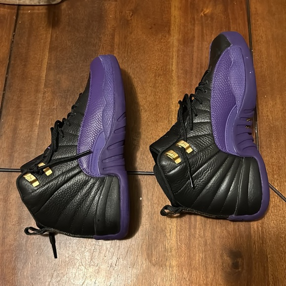 Air Jordan 12 Retro $160

Black/Metallic Gold/ Taxi/Field Purple

Size 6.5Y - Picture 7 of 8
